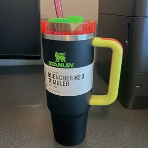 Stanley 30 oz. Quencher H2.0 FlowState Tumbler ~ Black Neon “Black”